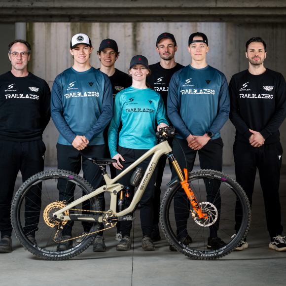 Tunap Sports rüstet Radsportteams Simplon Trailblazers und MaxSolar Cycling aus 
